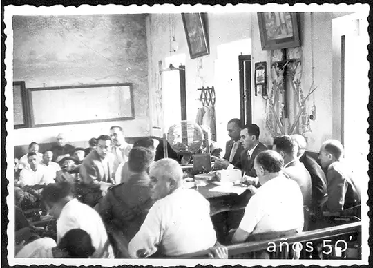 Reunió de pescadors als anys 50